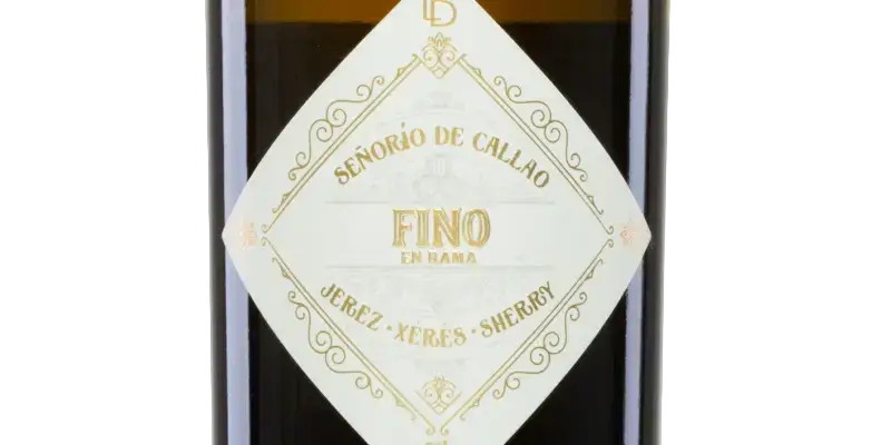 Fino Sherry-Flasche mit eleganter Etikette von Señorío de Callao, Jerez-Xérès-Sherry, idealer Einstieg in die Sherry-Welt.