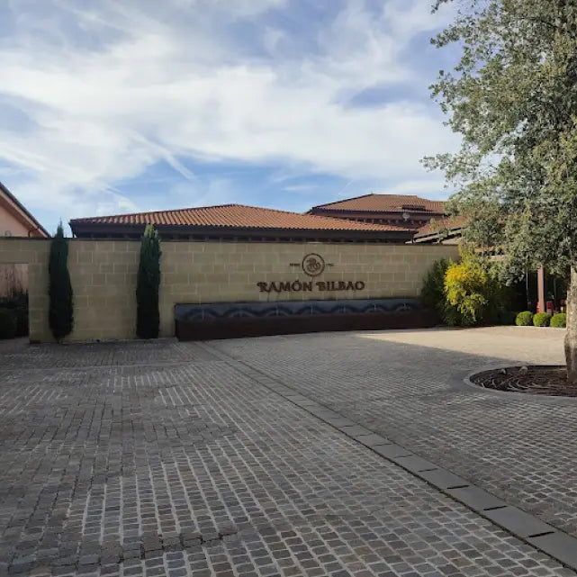 gid://shopify/MediaImage/51040451101015