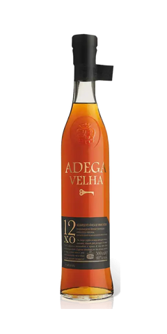 Adega Velha XO, portugiesischer Brandy mit klarer Bernsteinfarbe, Aromen von Beeren, 12 Jahre im Fass gereift.