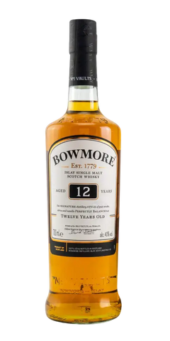 Schottischer Whisky Bowmore 12 Jahre, Islay Single Malt, komplex und ausgewogen mit torfigem Rauch und Honigaroma.