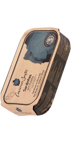 Sardinhas em Azeite in handgefertigter Verpackung von TIME 2 TASTE, hochwertige Feinkost aus Olhão, Algarve.