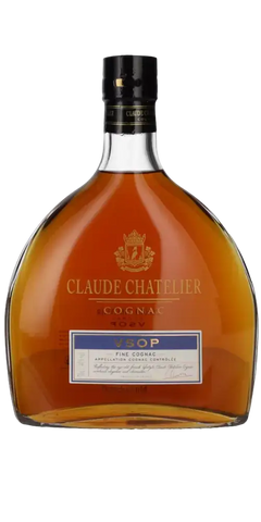 Cognac Claude Chatelier VSOP, 4 Jahre gereift, ausgeglichene Aromen von Gewürzen und Blumen, elegante Flasche.