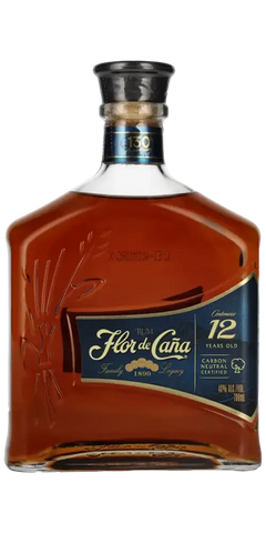 Rum Flor de Caña 12 Jahre, Nicaragua, rötliche Bernsteinfarbe, Aromen von roten Früchten, 100 % erneuerbare Energie.
