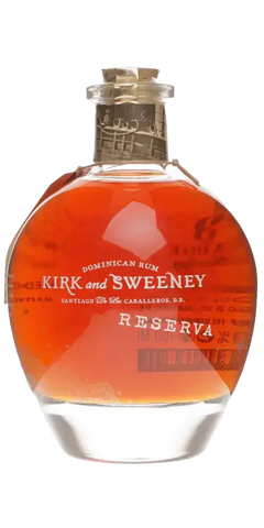 Kirk & Sweeney Reserva Rum aus der Dominikanischen Republik, 14 Jahre alt, Mahagonifarbe, komplexe Aromen.