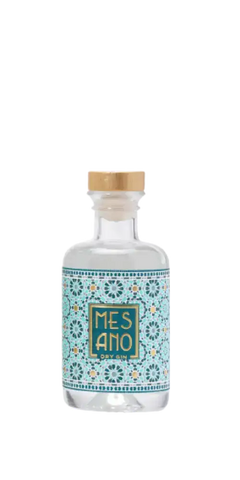 Dry Gin 100ml von Mesano, Stuttgart, mit Botanicals wie Minze und Zitronengras, detailreiches Design.