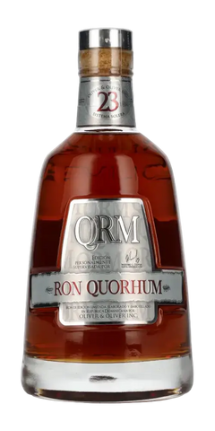Quorhum 23 Jahre Solera Rum aus der Dominikanischen Republik, kräftiger Geschmack, Mahagoni-Farbe, Oliver & Oliver.