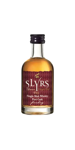 Deutscher Whisky Slyrs Port Cask Finish 50ml, fruchtig-würzig mit Noten von roten Beeren und Karamell.
