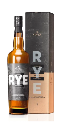 Deutscher Whisky Slyrs RYE in Flasche und Box, mit Roggen-Geschmack und fruchtigen Noten.
