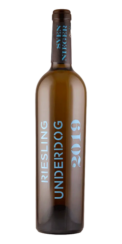 Flasche Riesling Underdog 2019 von Sven Nieger – trockener, veganer Weißwein aus Baden mit floral-kräuteriger Stilistik