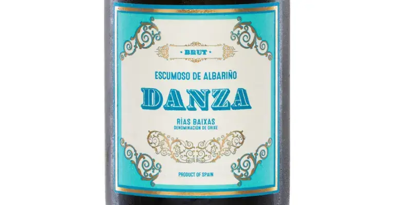 Danza Escumoso de Albarino Brut, elegant verpackt, aus der Region Rías Baixas, Spanien, für Weingenießer.