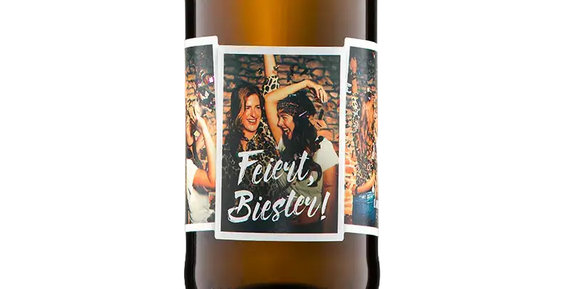 Feiert Biester! Etikett eines Weins mit fröhlichen Menschen und festlicher Stimmung abgebildet.