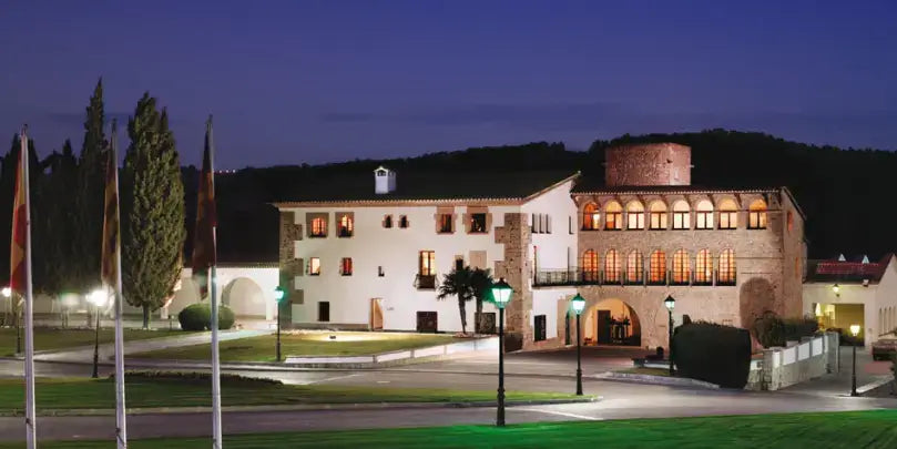 Paladin Pinot Grigio Rosé: Blick auf das Weingut Paladin bei Nacht in Venetien, Italien.