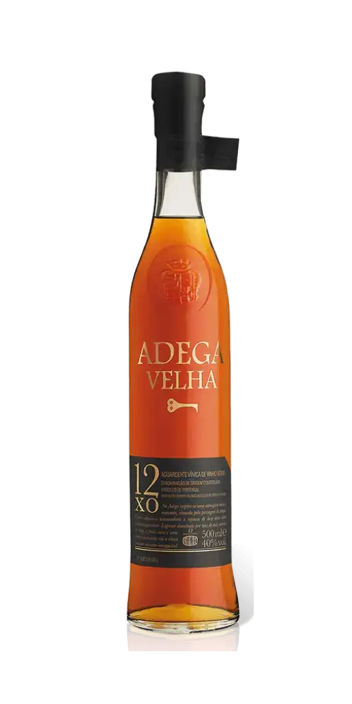 Adega Velha XO, portugiesischer Brandy mit klarer Bernsteinfarbe, Aromen von Beeren, 12 Jahre im Fass gereift.
