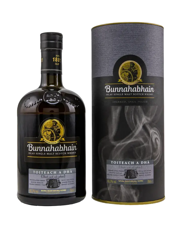 Schottischer Whisky Bunnahabhain Toiteach A Dha, Islay Single Malt, in runder Verpackung, mit rauchigem Aroma.