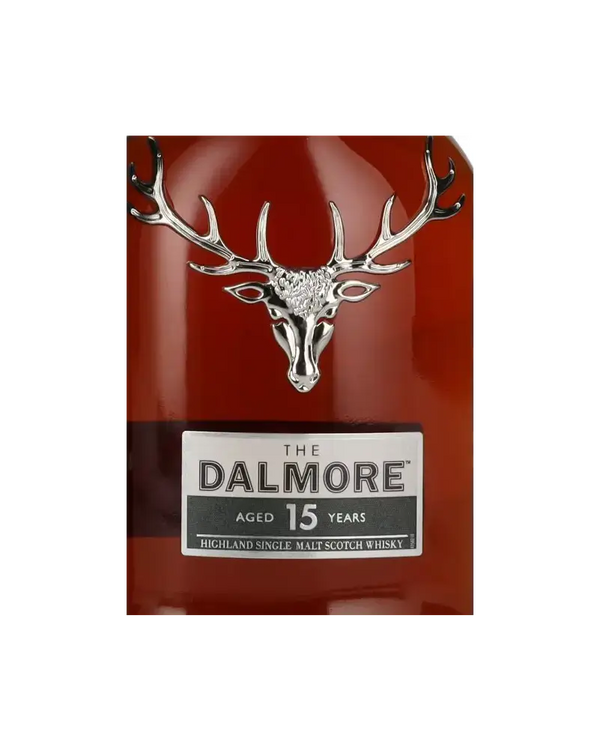 Schottischer Whisky Dalmore 15 Jahre in Sherry-Fässern gereift, flasche mit Hirschkopf-Emblem, Highland Single Malt.