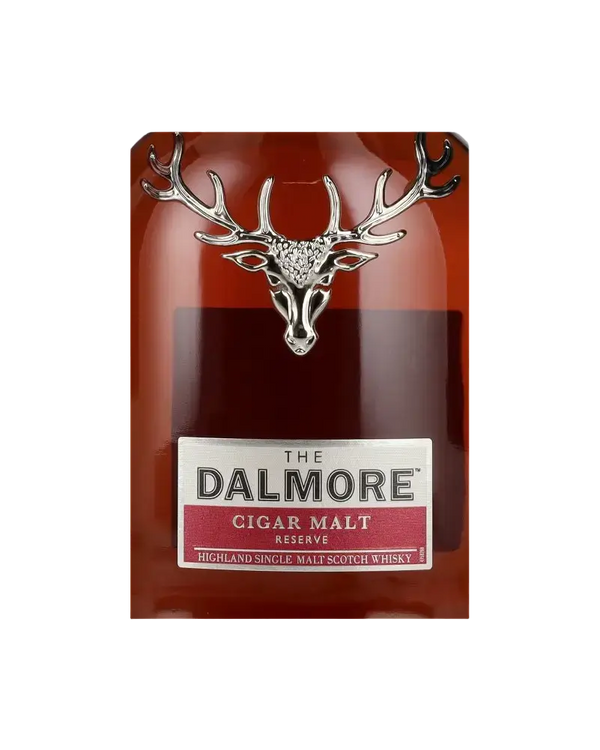 Schottischer Whisky Dalmore Cigar Malt Reserve in eleganter Flasche mit Geweih-Design. Hochwertiger Highland-Whisky.