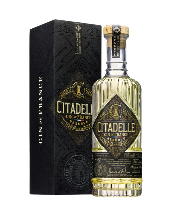 Gin aus Frankreich: Citadelle Réserve mit 21 exotischen Kräutern, eleganter Flasche und stilvoller Verpackung.