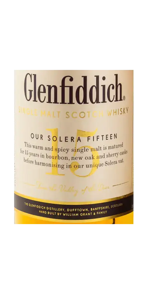 Schottischer Whisky Glenfiddich 15 Jahre Solera, gereift in Sherry- und Bourbon-Fässern mit komplexen Aromen.