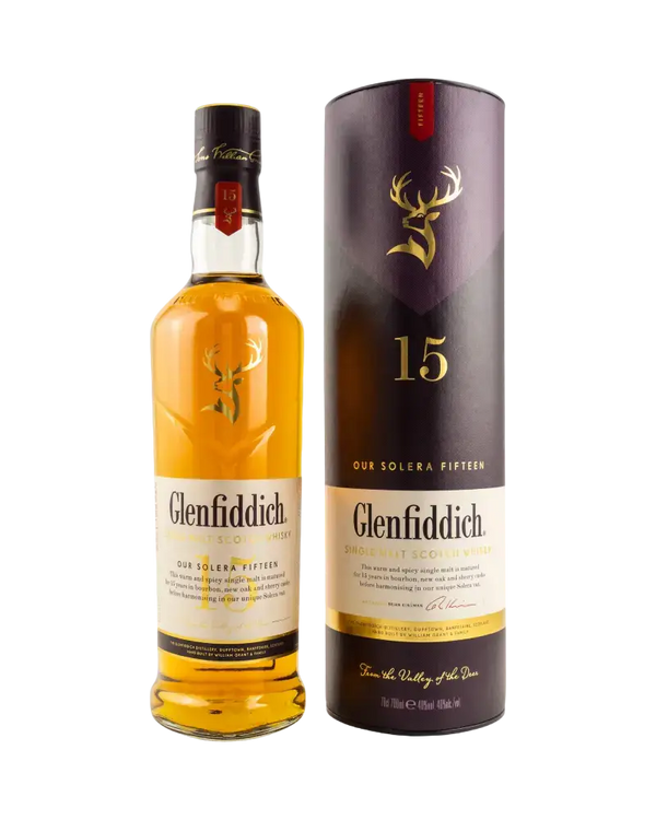 Schottischer Whisky Glenfiddich 15 Jahre im Tube, komplexe Aromen von Honig und Vanille, Speyside. Zeit für Genuss.