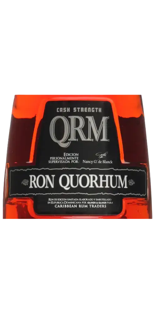 Quorhum 30 Cask Strength Rum aus der Dominikanischen Republik, kräftig und vollmundig, in edelstem Design präsentiert.