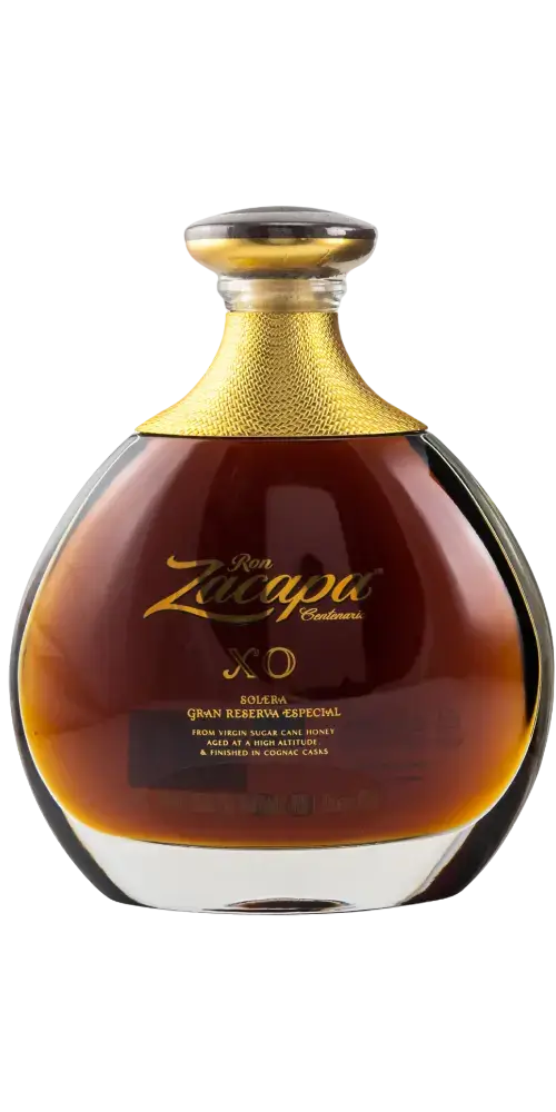 Ron Zacapa XO Centenario, edler Rum, 10-25 Jahre gereift, in prächtiger Flasche, markentypisches Design.