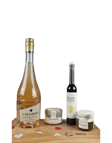 Geschenkset mit Roséwein und mediterranen Delikatessen für besondere Anlässe