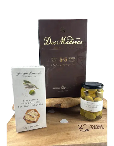 Geschenkset Rum mit Oliven und Crackern für besondere Anlässe von TIME 2 TASTE