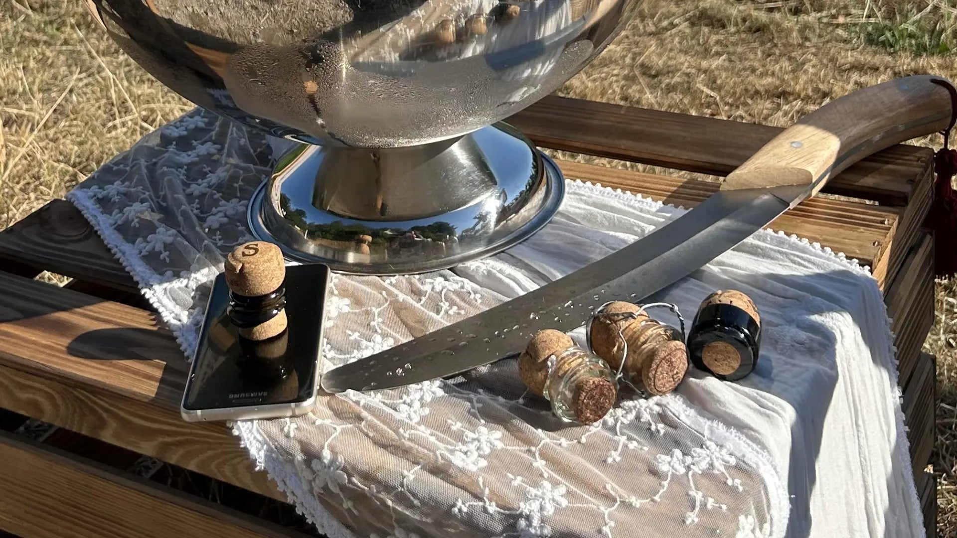SABRIEREN LERNEN — CHAMPAGNER & SEKT MIT DEM SÄBEL KÖPFEN