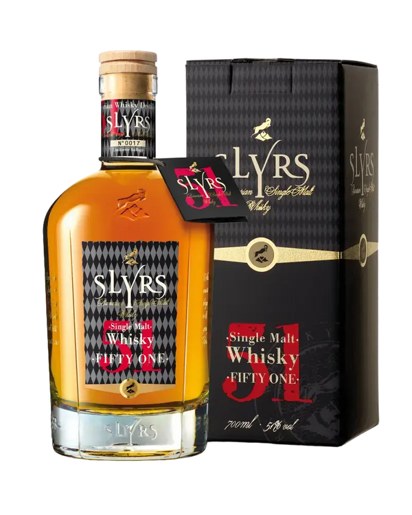 Deutscher Whisky Slyrs Fifty One, Single Malt, 70cl, mit charakteristischem Paketdesign und hochwertigem Inhalt.