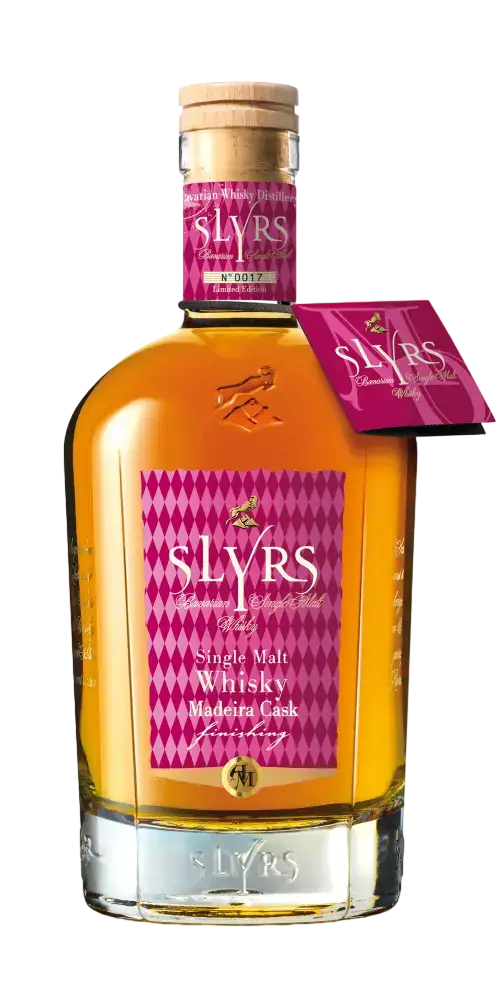 Deutscher Whisky Slyrs Madeira Cask Finish, Single Malt mit fruchtigen Aromen und langem Abgang, in hochwertiger Flasche.