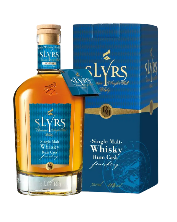 Deutscher Whisky Slyrs Rum Cask Finish in dekorativer Box, 700ml, mit Aromen von Karamell und Vanille.