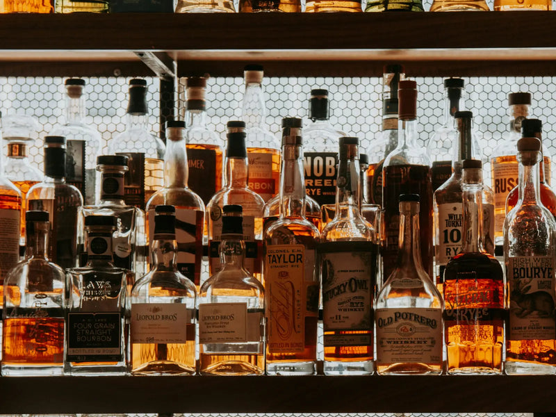 Spirituosen-Sortiment bei TIME 2 TASTE — Whisky, Rum, Gin