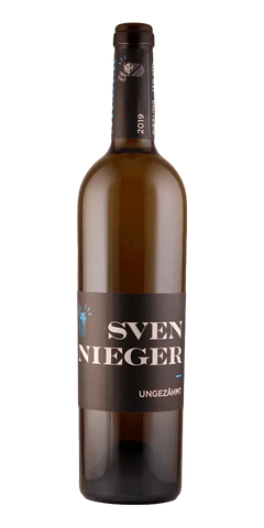 Sven Nieger - ungezähmt 2019 Riesling bottle with elegant label and unique design.