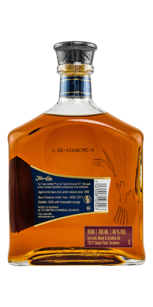 Flor de Caña 12 Jahre Rum aus Nicaragua, 700 ml, 43 % Vol, mit natürlicher rötlicher Bernsteinfarbe.